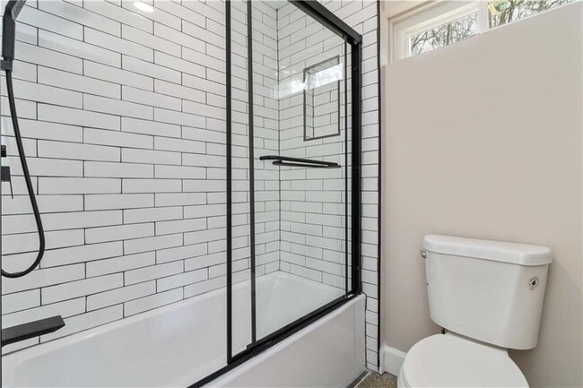 Building Photo - 3230 Cedar Bluff Dr NE