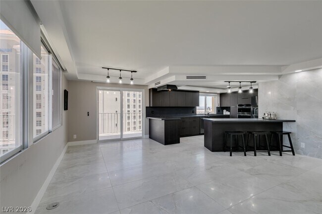 Building Photo - 205 E Harmon Ave