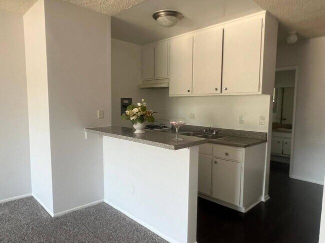 Building Photo - 0.0 bedroom in Los Angeles California 91343