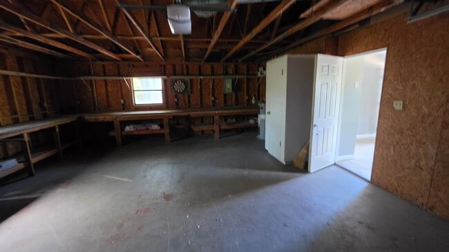 Building Photo - Studio garage apartment
