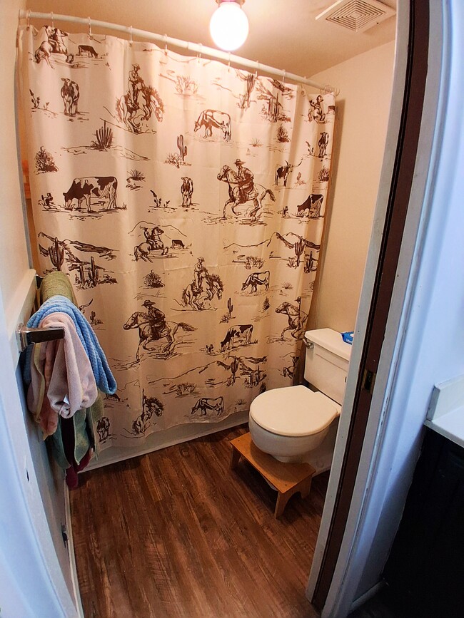 Building Photo - 1728 N 550 W