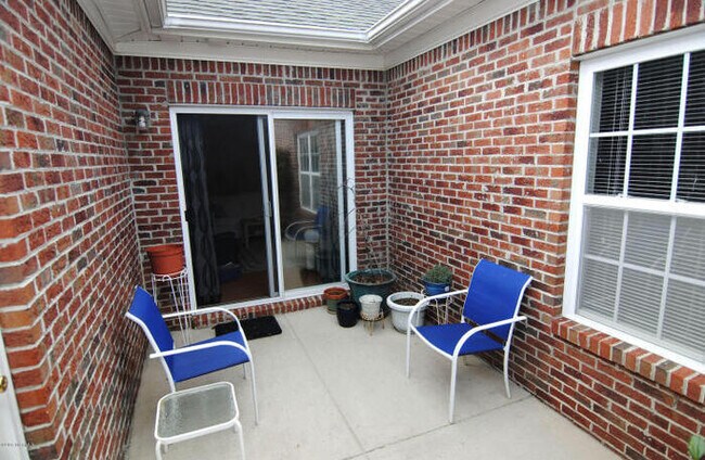 Building Photo - Independence South one level brick patio h...
