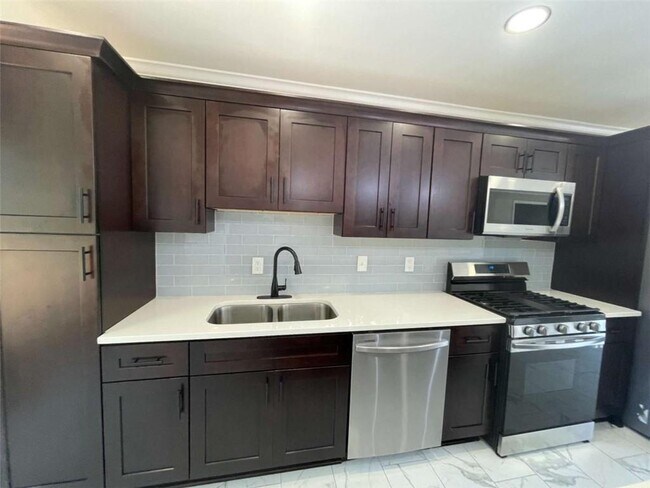 Building Photo - 759 Brownlee Ln