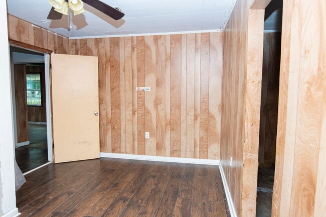 Building Photo - 405 Johnston St