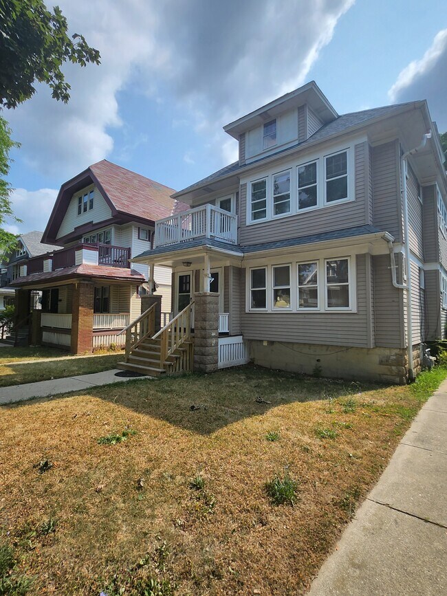 Building Photo - 2862 N 48th St