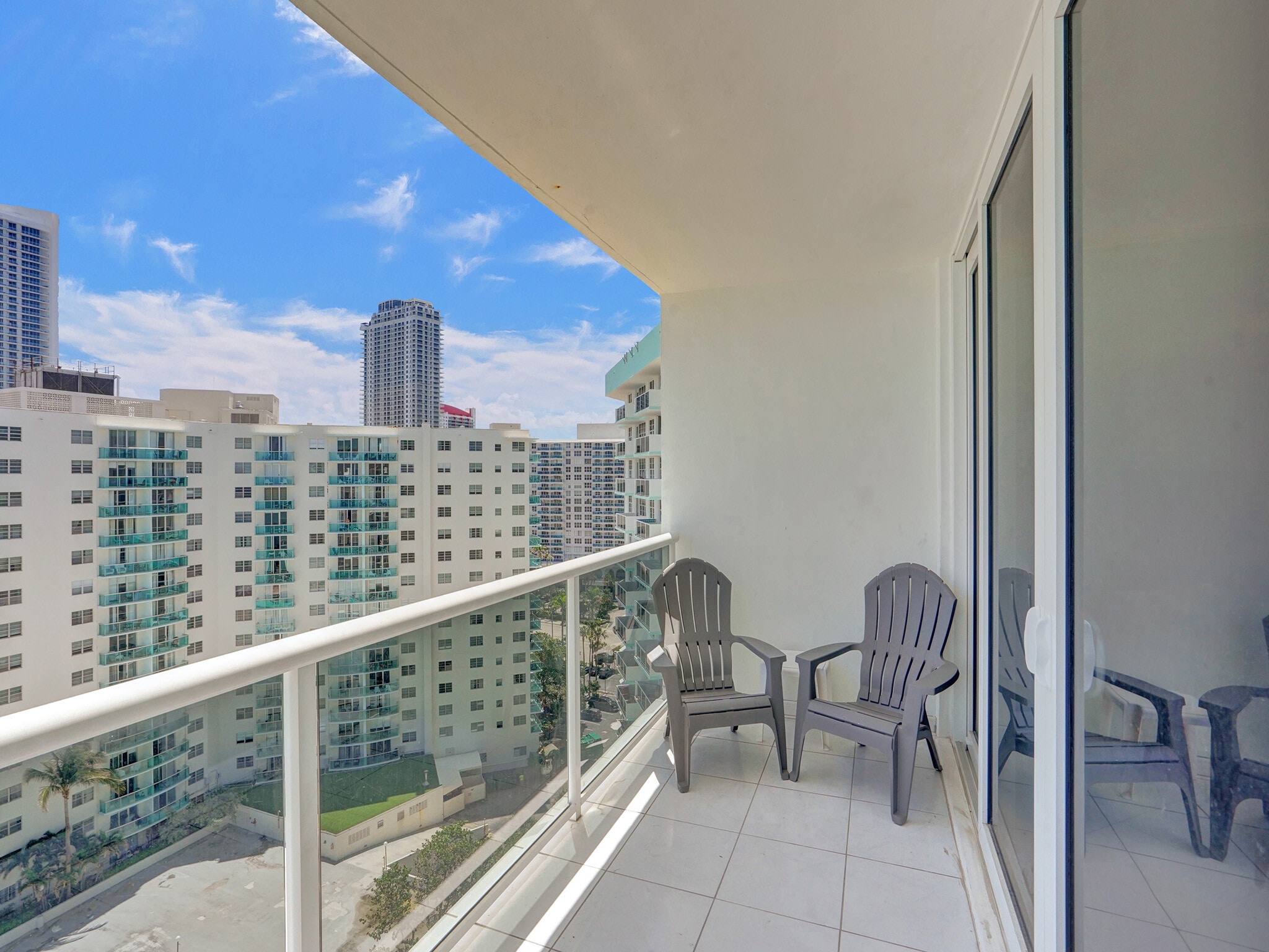 Building Photo - 3725 S Ocean Dr
