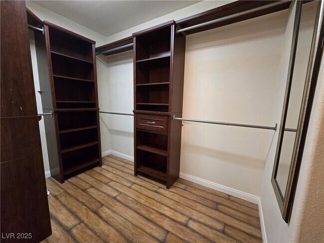 Building Photo - 9538 Van Halen Ln