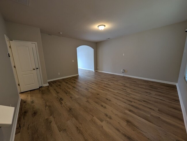 Building Photo - Spacious Townhome in Kingstree!