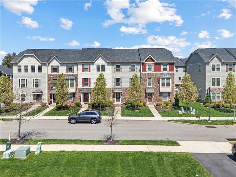 Primary Photo - 410 Fairmont Dr