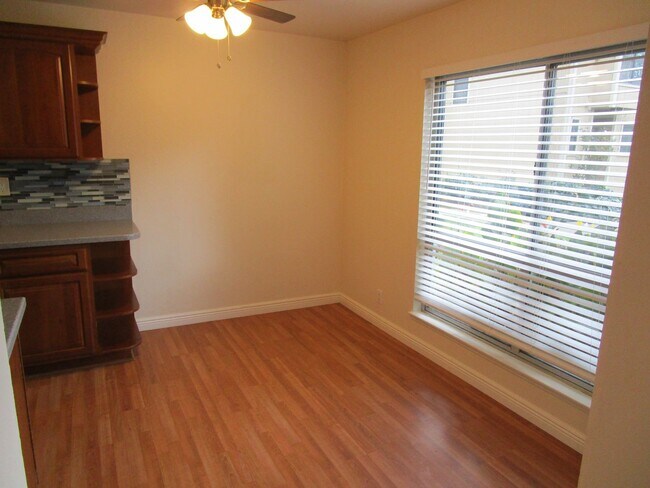 Building Photo - Location, Location, Location- Vintner Condo's