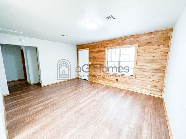 Building Photo - 2212 Doris Ave