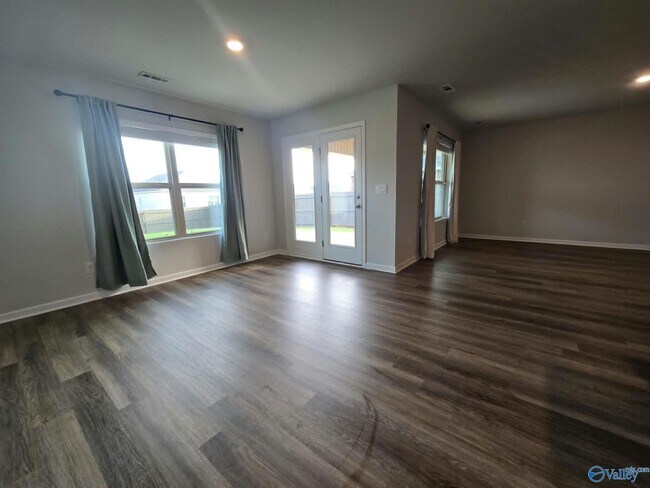 Building Photo - 427 Jackson Pt Cir