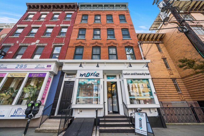 Building Photo - 287 Grand St