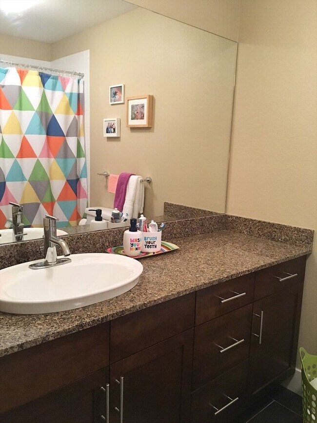 Interior Photo - Aros