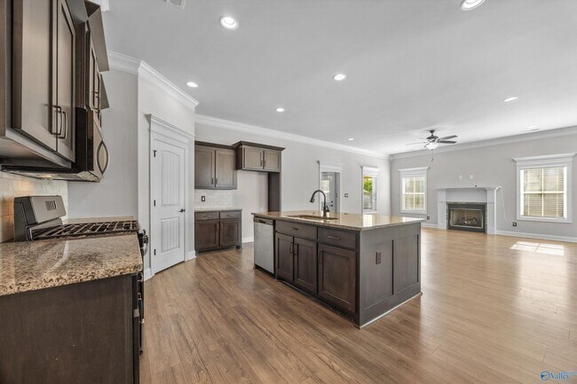 Building Photo - 17050 Stonegate Dr