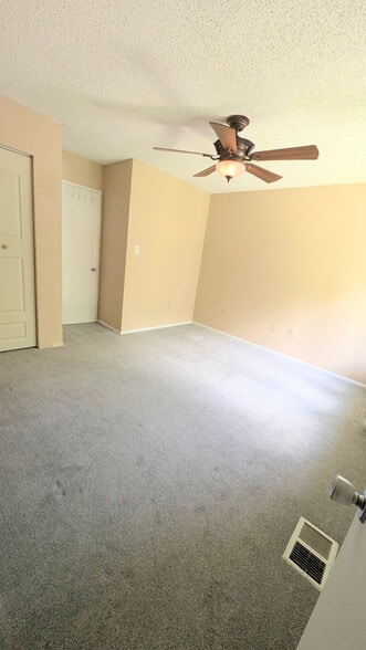 Secondary room 5 - 2294 White Cornus Ln