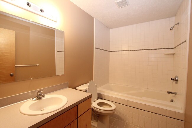 Building Photo - 7941 48th Ave