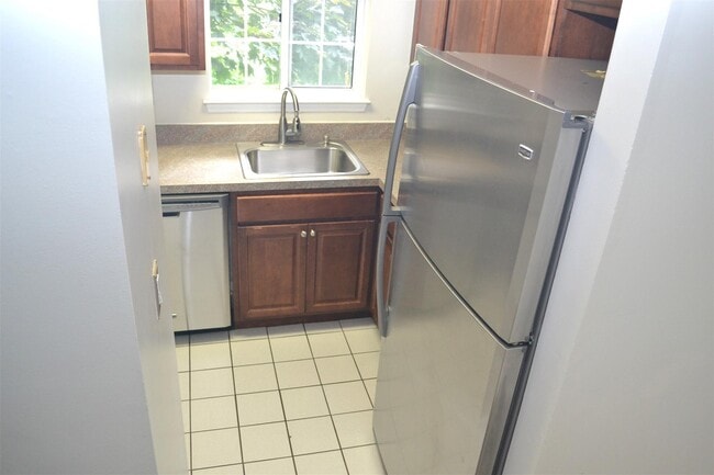 Building Photo - 308 Covington Green Ln