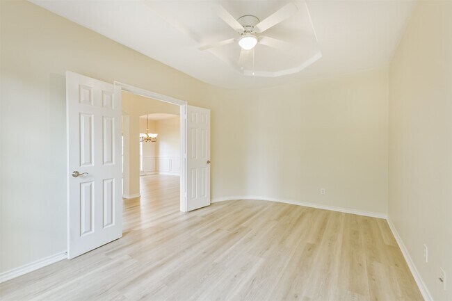 Building Photo - 11918 Mariposa Canyon Dr