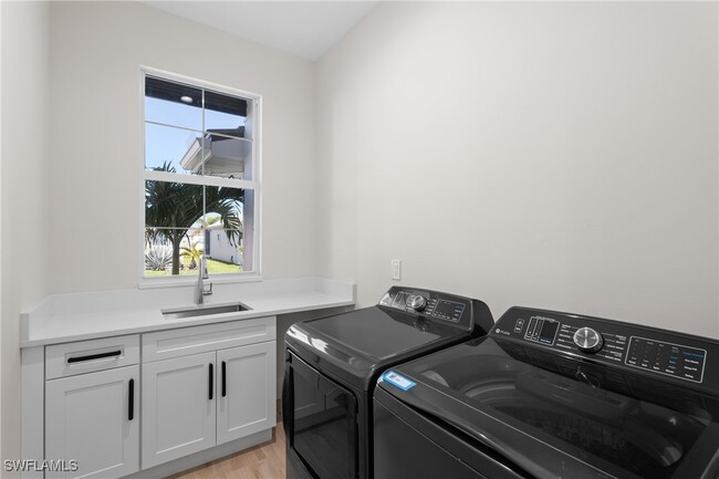 Building Photo - 27061 Serrano Way