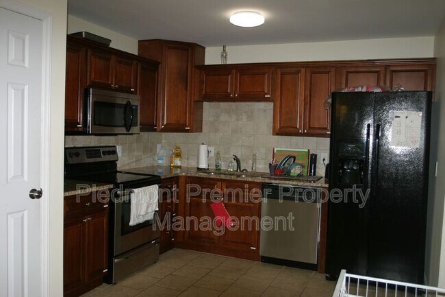 Building Photo - 1212 Brookwood Dr
