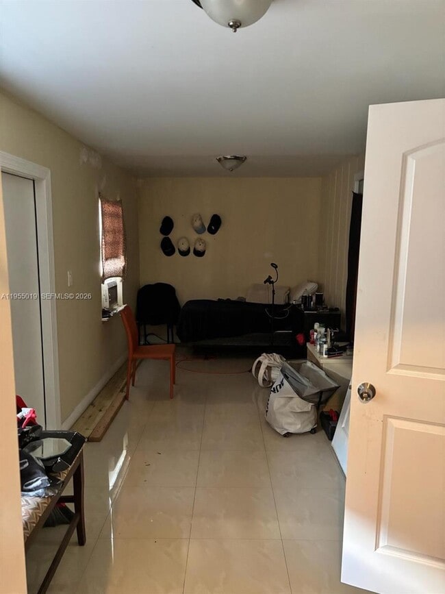 Building Photo - 4737 NW 5th Ave