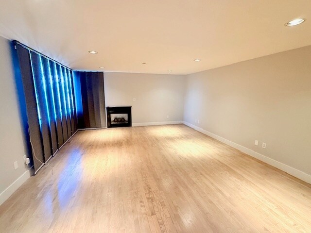 Primary bedroom - 6396 Weidlake Dr