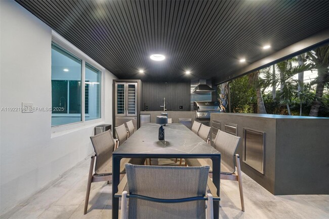 Building Photo - 10618 NE 11th Ct