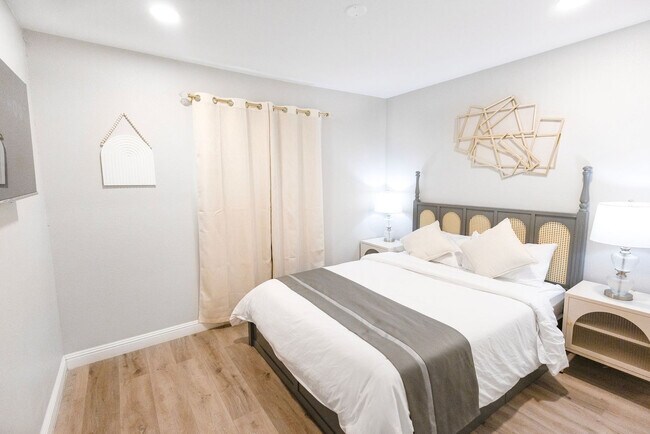 Building Photo - 451 E Lincoln Ave