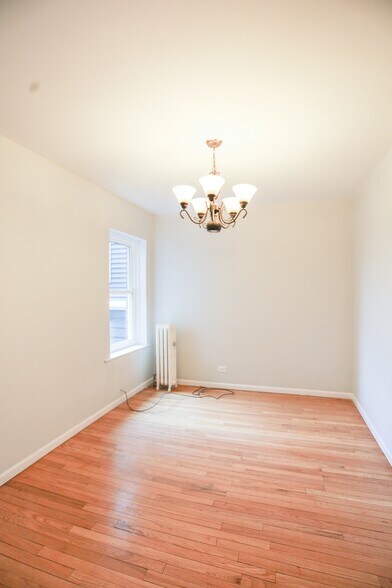 Building Photo - 5610 N Ashland Ave