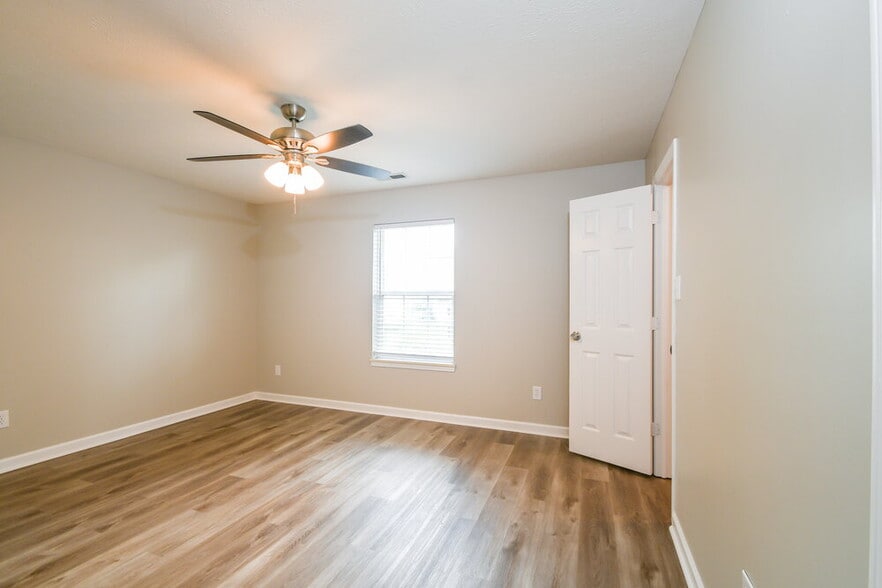 Building Photo - 9695 Claymore Dr