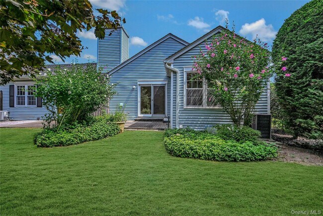 Building Photo - 2555 Youngs Ave