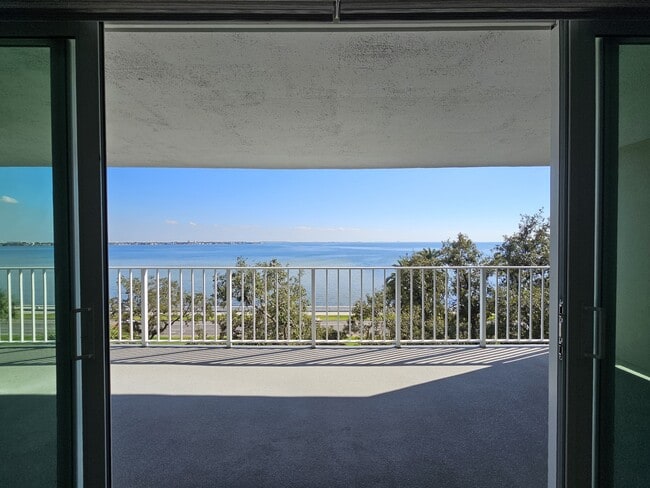 Building Photo - 2611 Bayshore Blvd