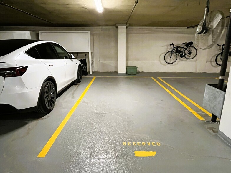 Building Photo - 880 N Pollard St