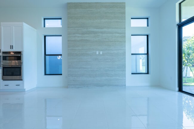 Building Photo - 9597 Regal Palm Ct