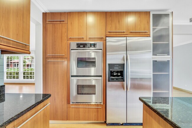 Building Photo - 1206 Lynn Terrace