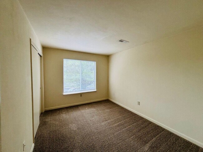 Building Photo - 844 Claytor Square