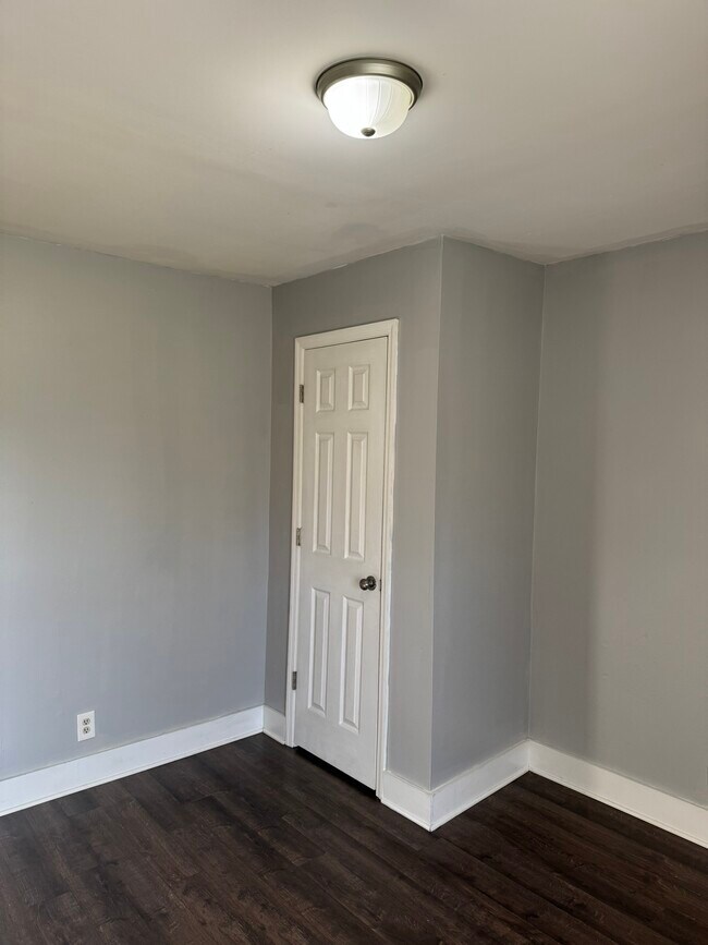 Building Photo - 1609 17th Ave N