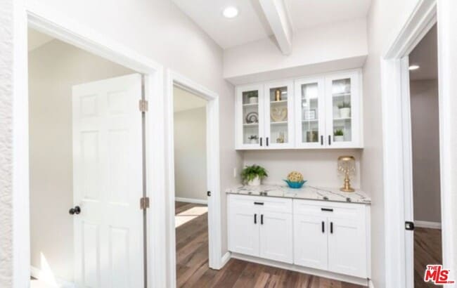 Building Photo - 526 W Ash Ave