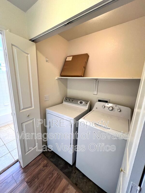 Building Photo - 8452 Boseck Dr