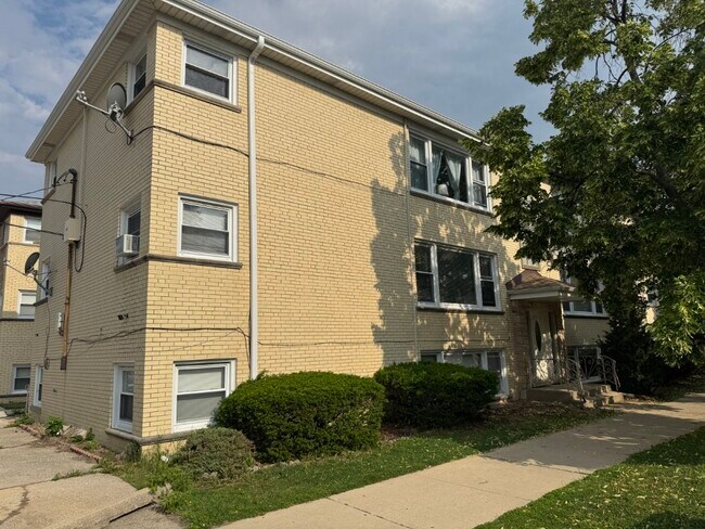 Primary Photo - 4752 N Menard Ave
