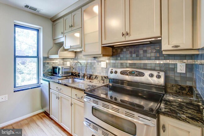 Building Photo - 1325 13th St NW