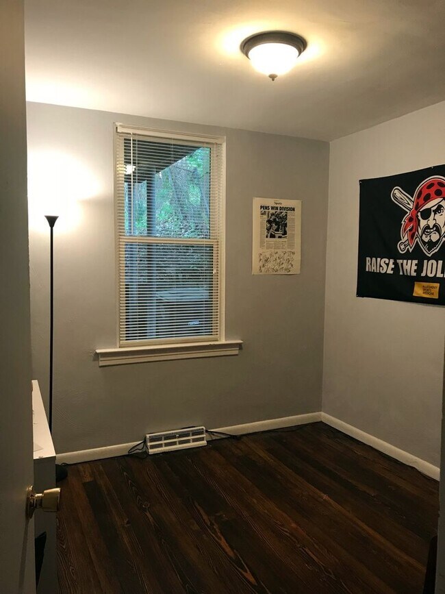 Building Photo - 2-bedroom 1st floor apartment for rent in ...