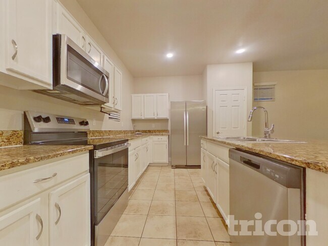 Building Photo - 16221 W La Ventilla Way