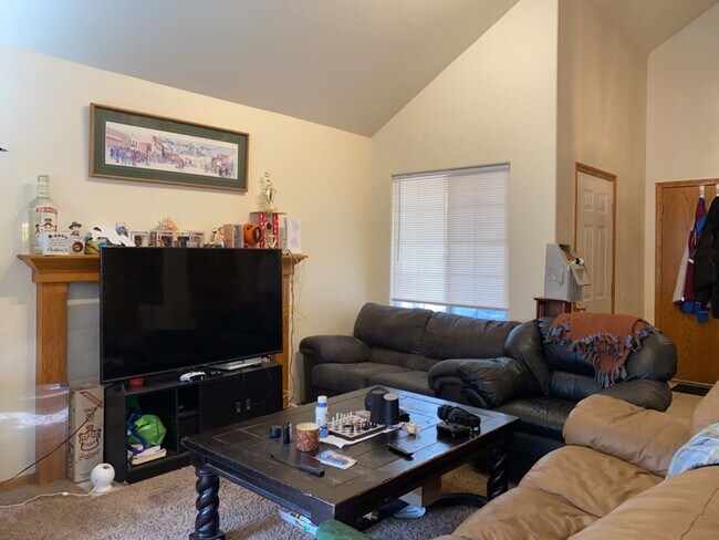 Building Photo - 906 Richmond Dr