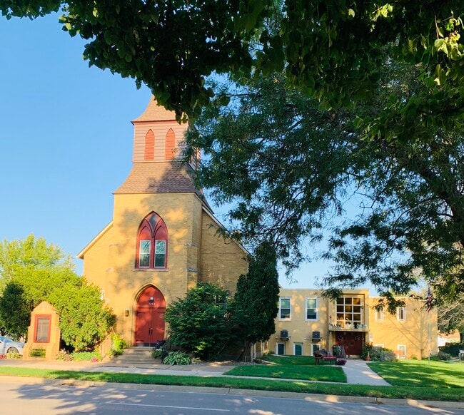 Building Photo - 1404 Main St