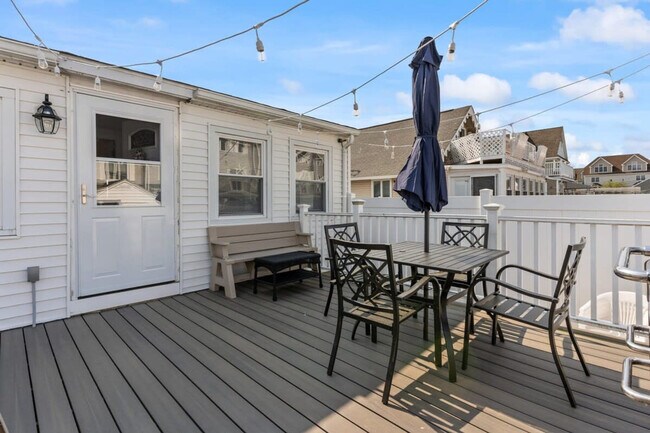 Building Photo - 12 Harris Ave