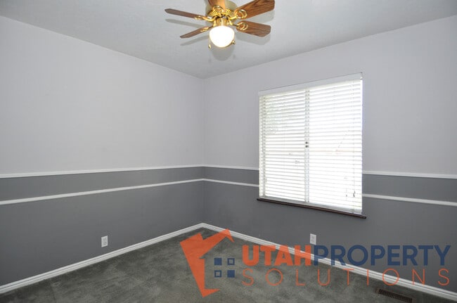 Building Photo - 687 E Countryside Ct