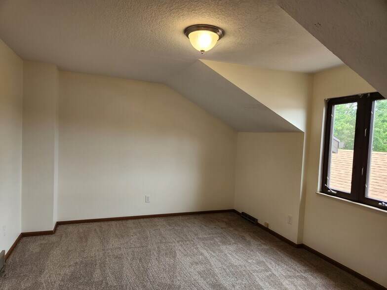 Building Photo - 1144 Country Creek Ln