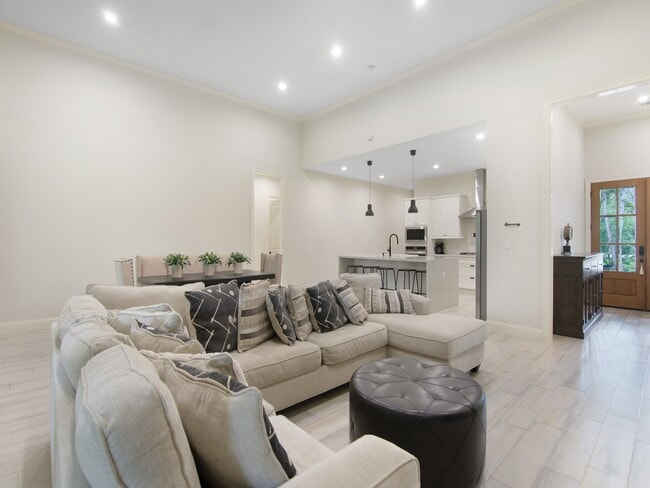 Building Photo - 12118 S Tara Plantation Dr